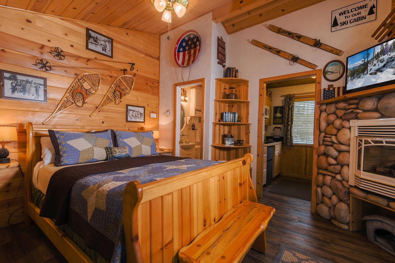 Queen Room Optional Twin Bed Snow Shoe,664403475:JPEG